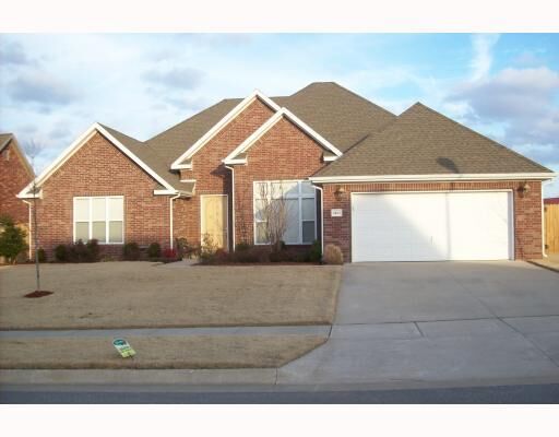 Property Photo: 2402 Hidden Creek Drive AR 72704