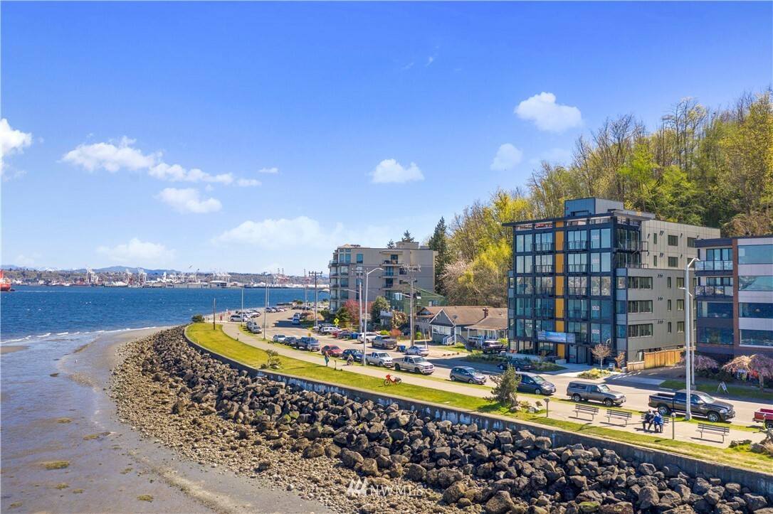 Property Photo:  1118 Alki Avenue SW 301  WA 98116 