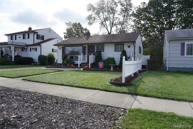 Property Photo:  28569 Maplewood Street  MI 48135 