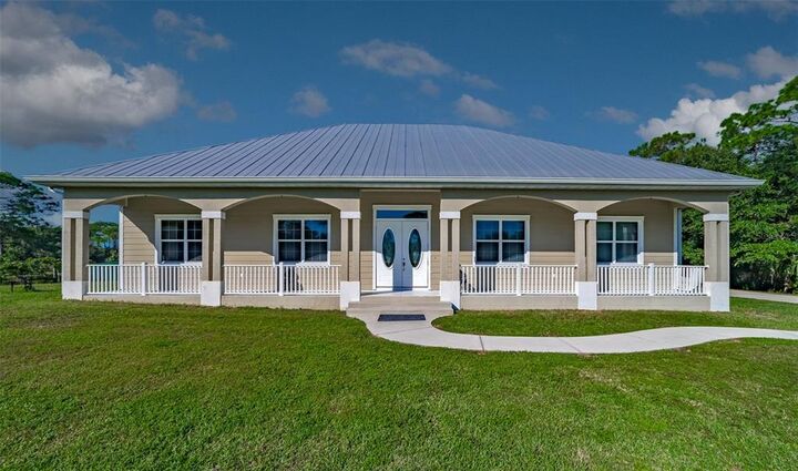 Property Photo:  1402 64th Street Court E  FL 34208 