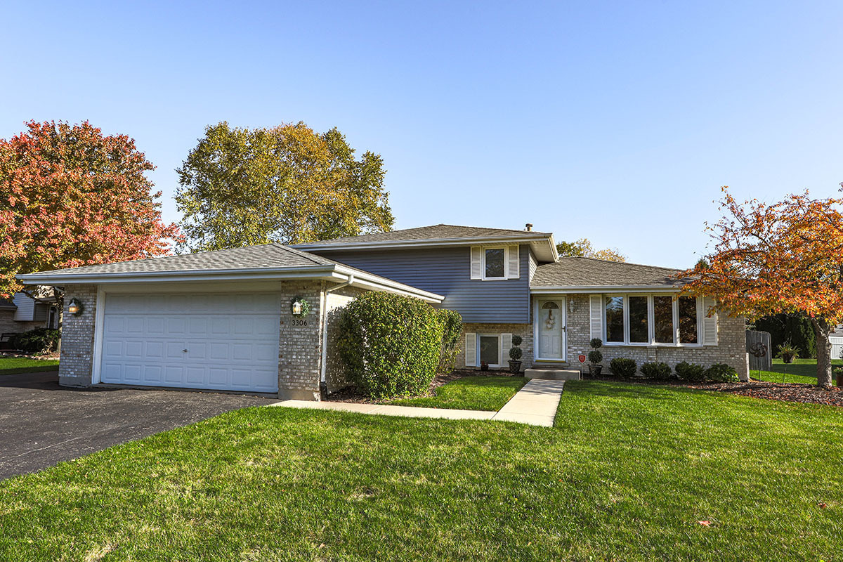 Property Photo: 3306 Cascade Lane IL 60451