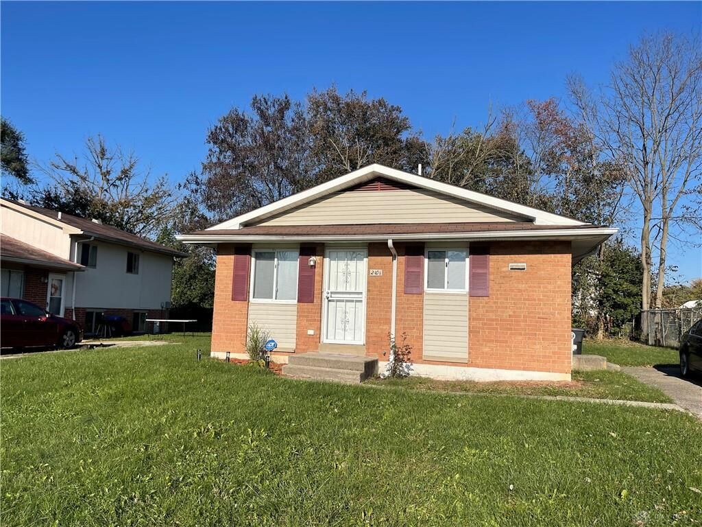 Property Photo: 2101 Val Vista Court OH 45406