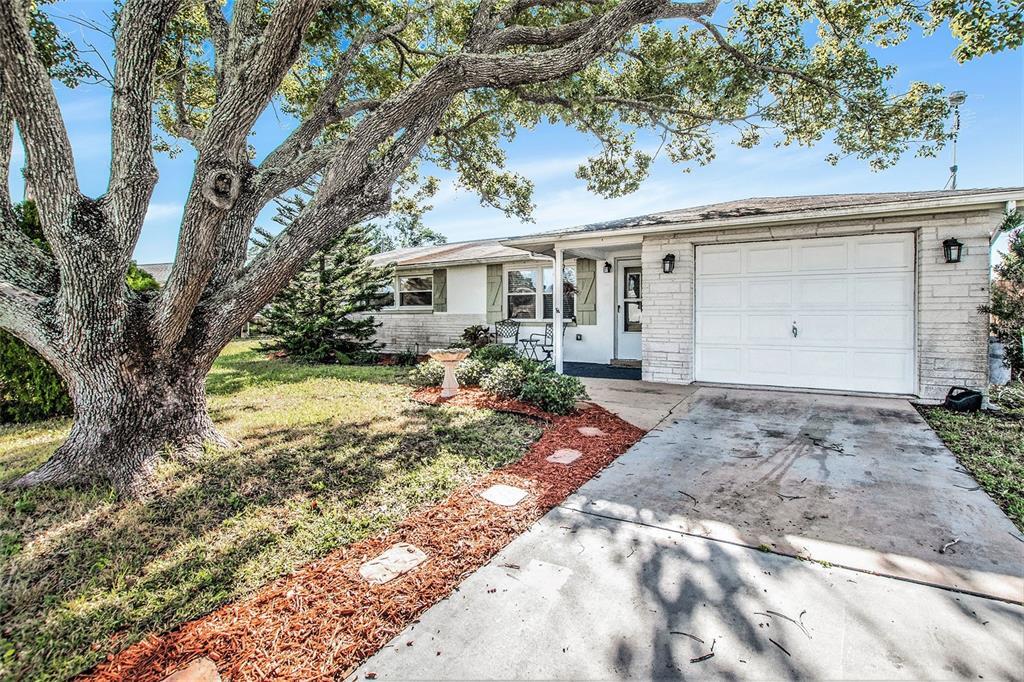 Property Photo: 7602 Redcoat Avenue FL 34668