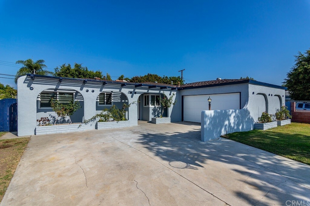 Property Photo:  2501 W Cherry Avenue  CA 92833 