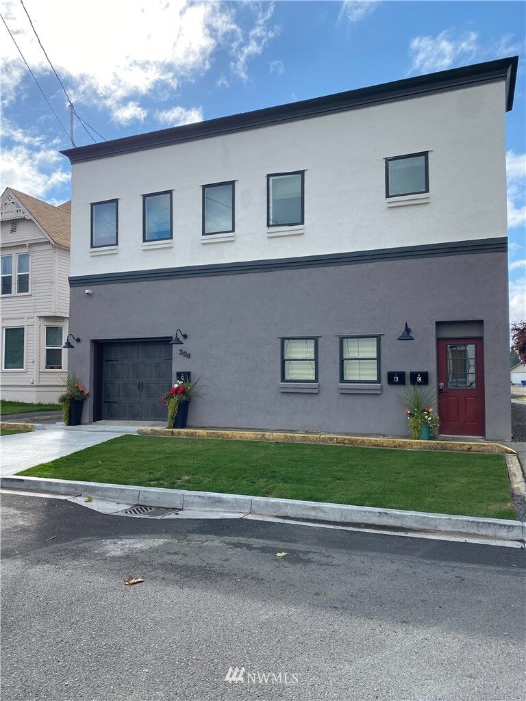 Property Photo:  304 Alder Street  WA 98626 