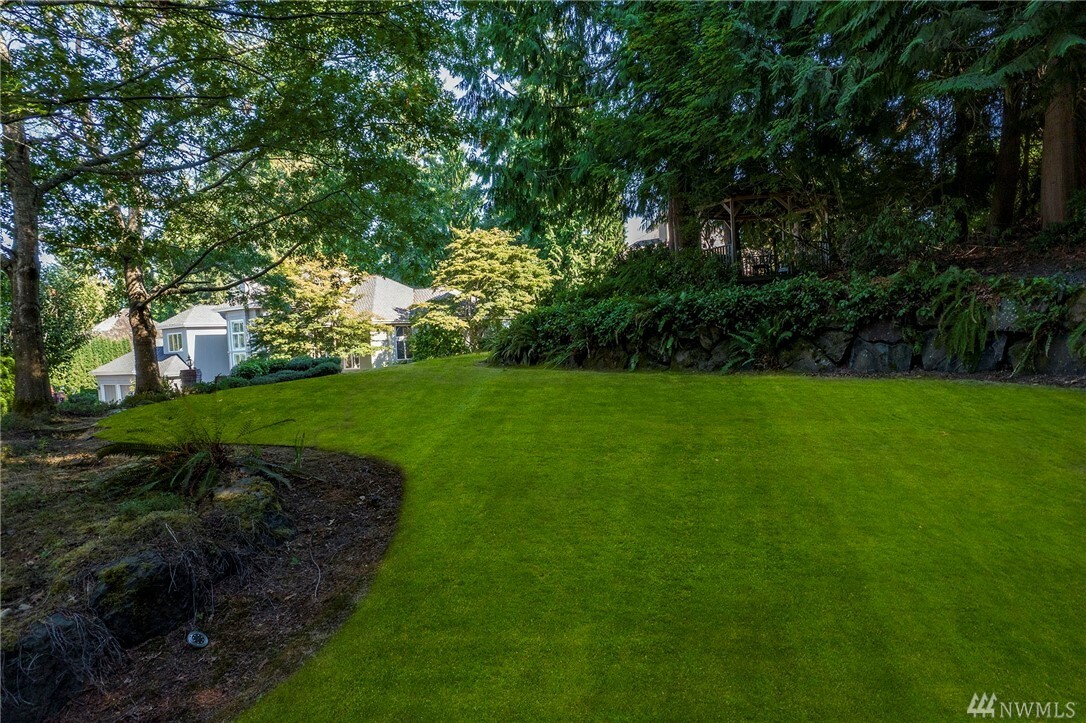 Property Photo:  5207 Isola Place NW  WA 98027 