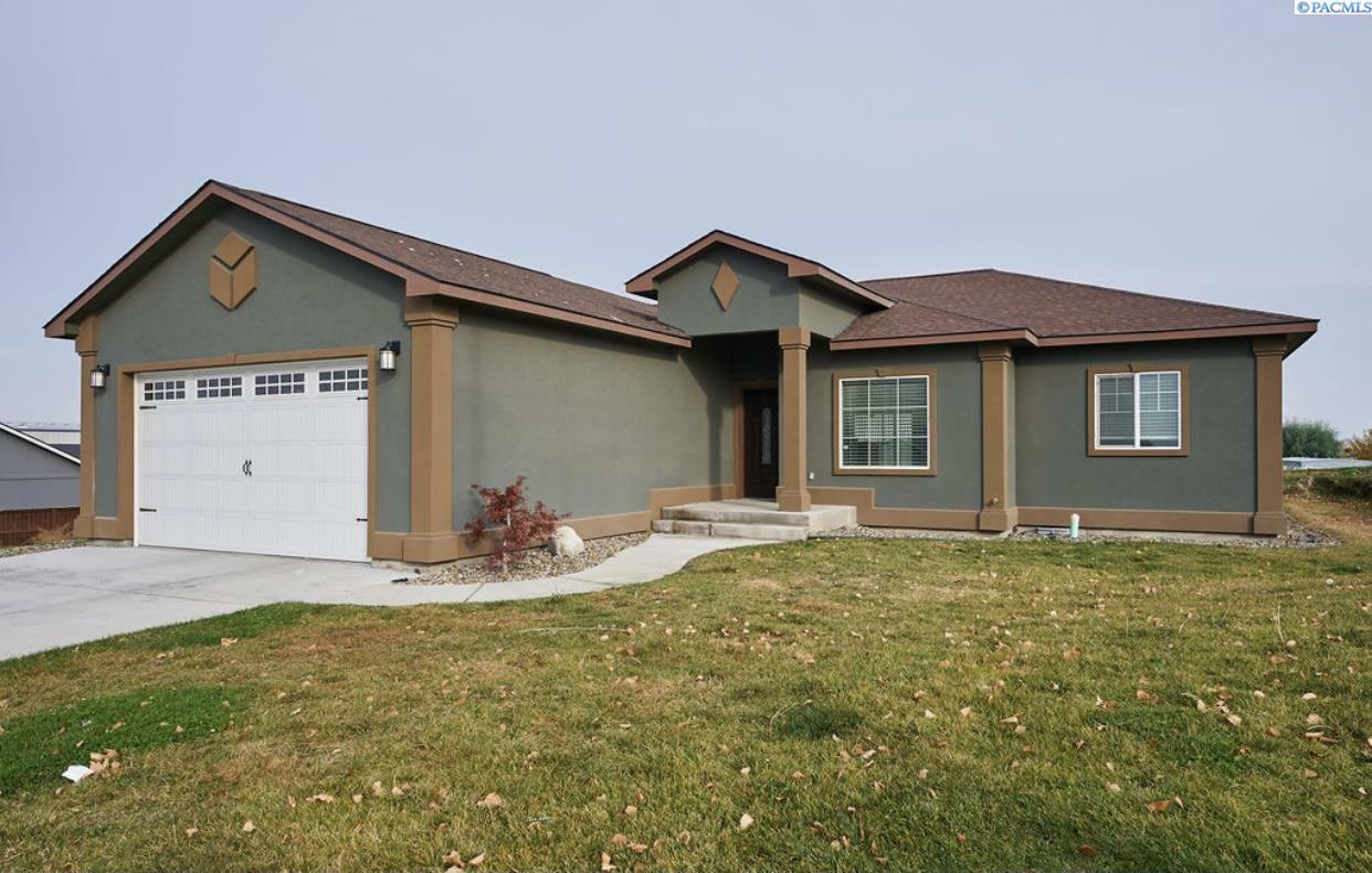 Property Photo:  324 Ivone Dr  WA 98944 