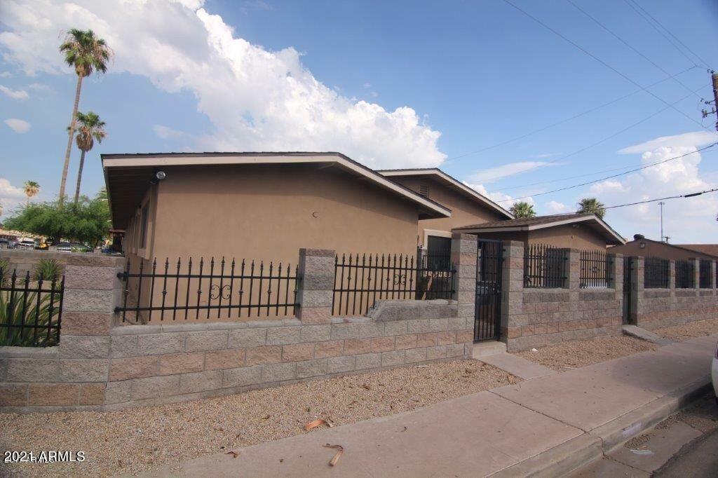 Property Photo:  4001 E Moreland Street  AZ 85008 