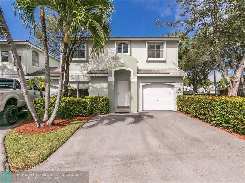 Property Photo: 4731 Grapevine Way 4731 FL 33331