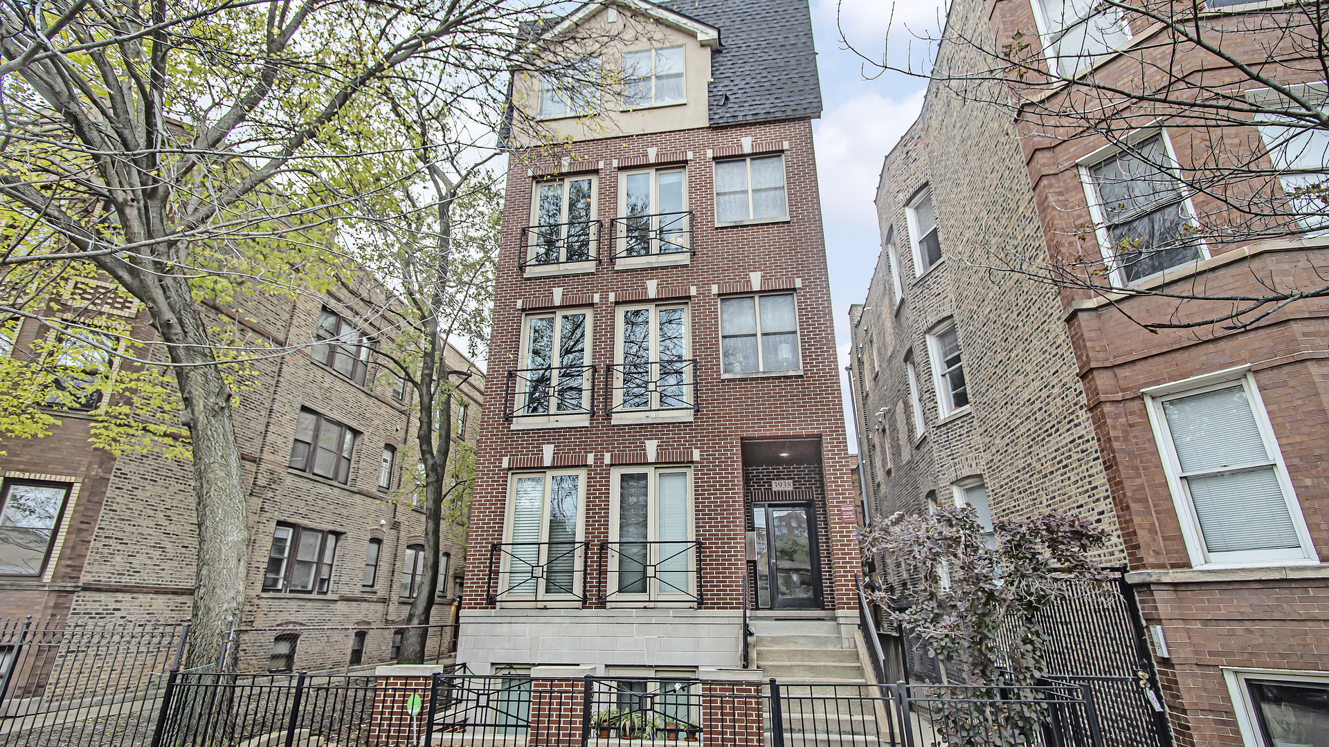 Property Photo: 3938 N Southport Avenue 3 IL 60613