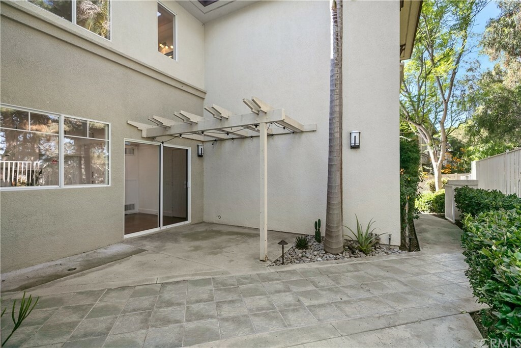 Property Photo:  2 Sobrante  CA 92656 