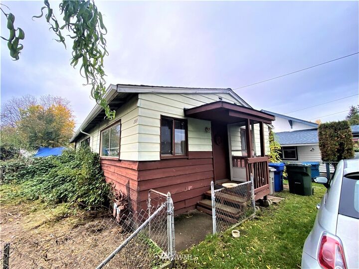 Property Photo:  203 W Cloudy Street  WA 98032 