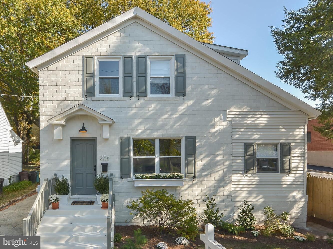 Property Photo: 2215 N Albemarle Street VA 22207