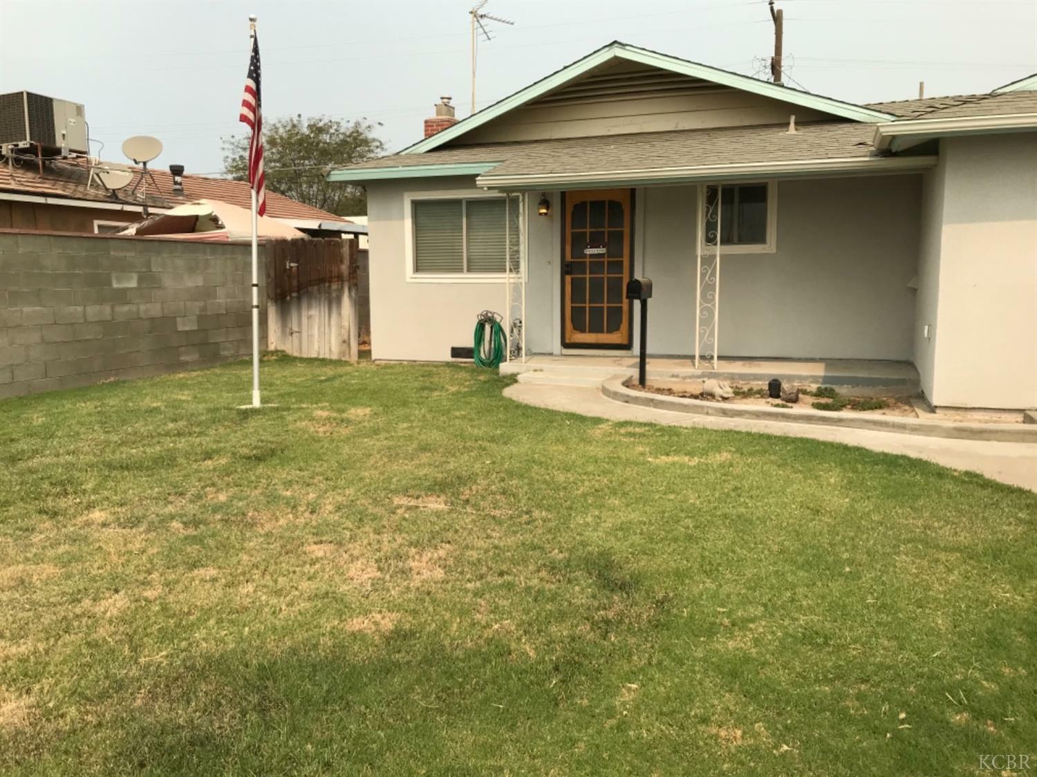 Property Photo:  1570 W Bush Street  CA 93245 