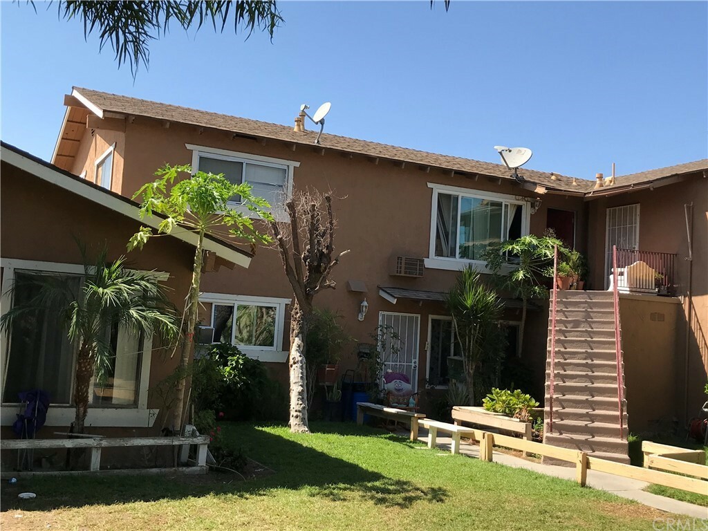 Property Photo: 917 E Balsam Avenue CA 92805