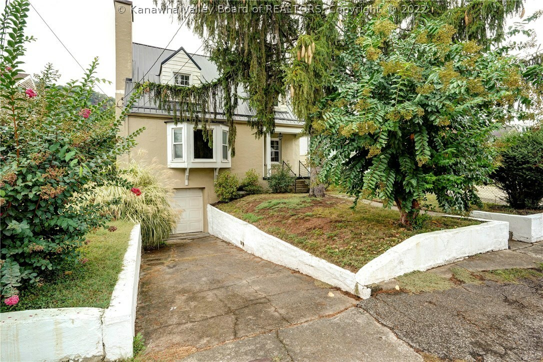 Property Photo: 6507 Roosevelt Avenue WV 25304