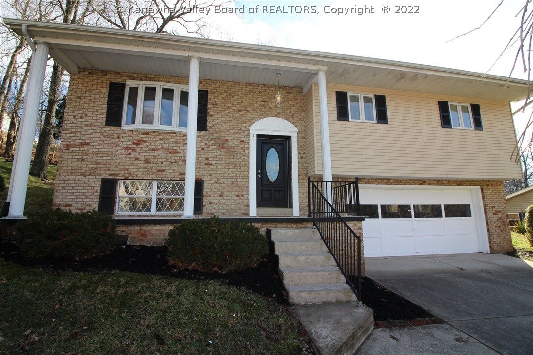 Property Photo: 331 Oakmont Drive WV 25159