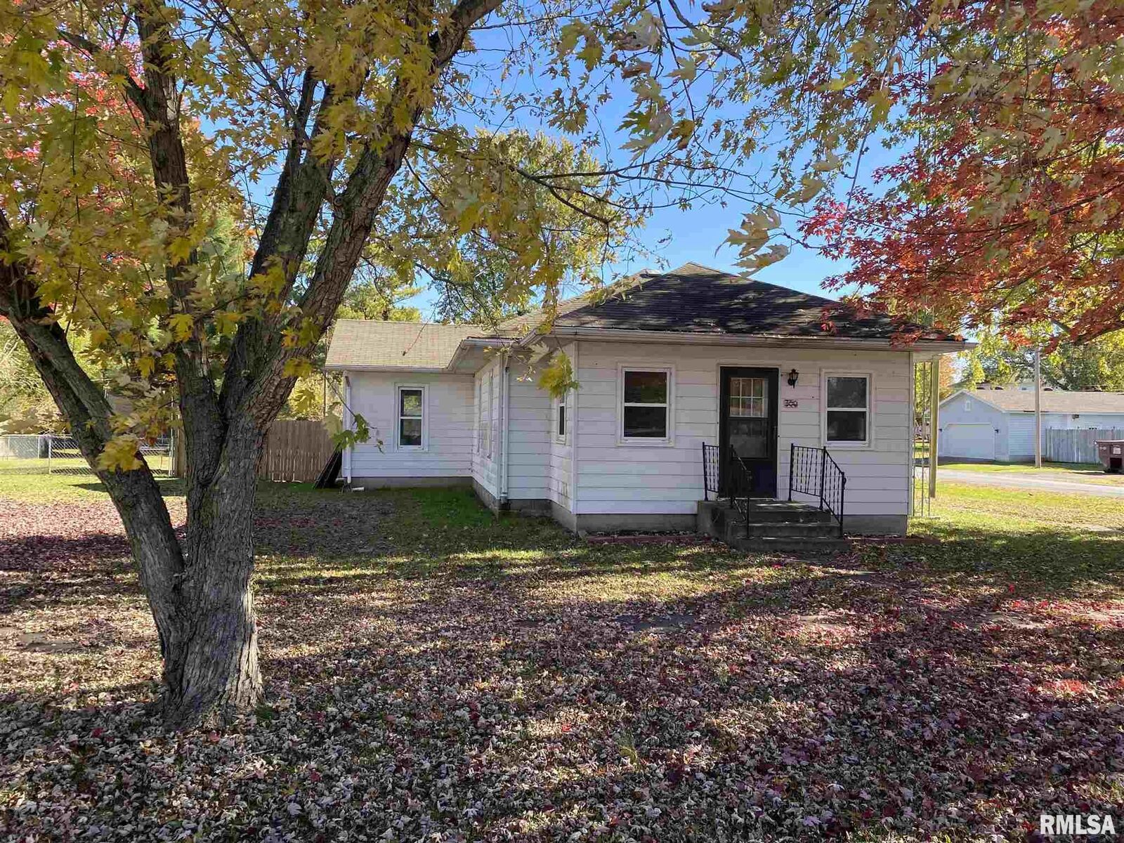 Property Photo:  300 N 7th  IL 62932 