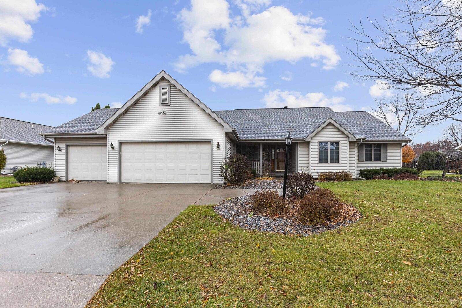 Property Photo: 126 Edgewood Lane WI 54113-1256