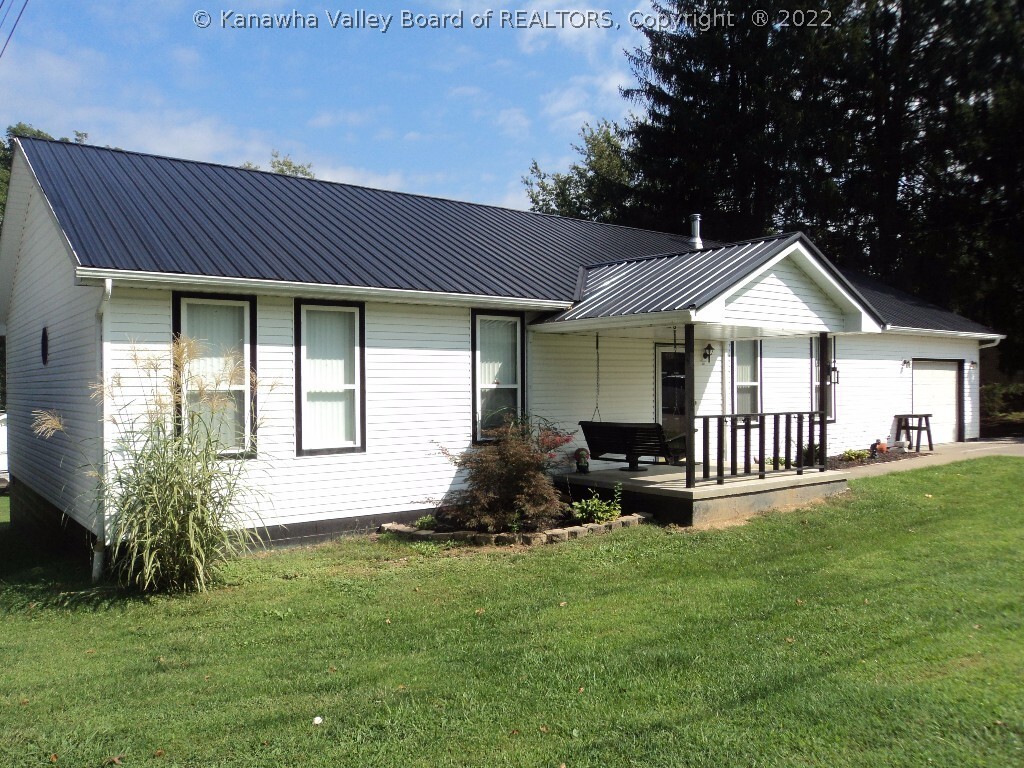 Property Photo: 562 Sunnybrooke Drive WV 25526