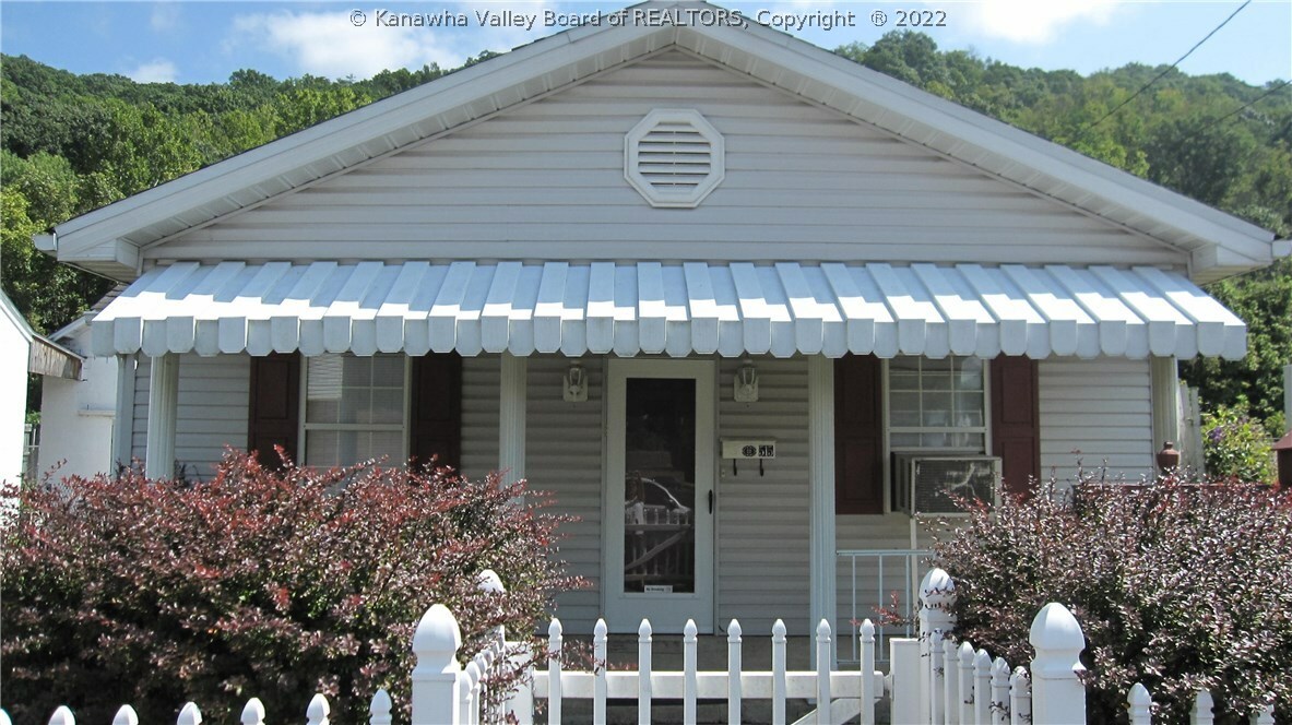 Property Photo: 515 Main Avenue WV 25143