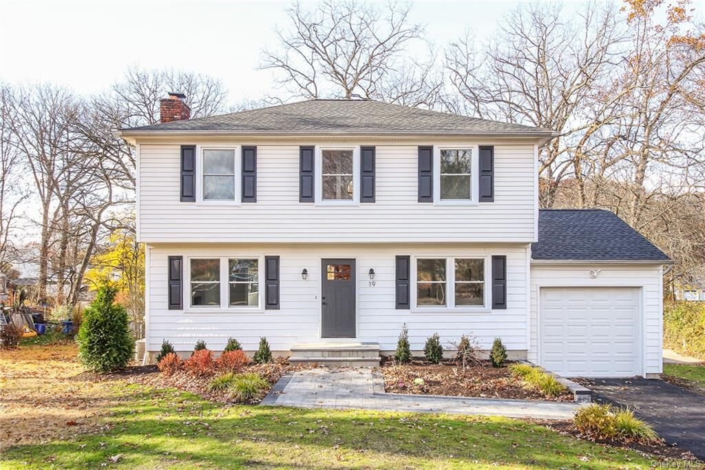 Property Photo:  19 Bonnie Hollow Lane  NY 10548 