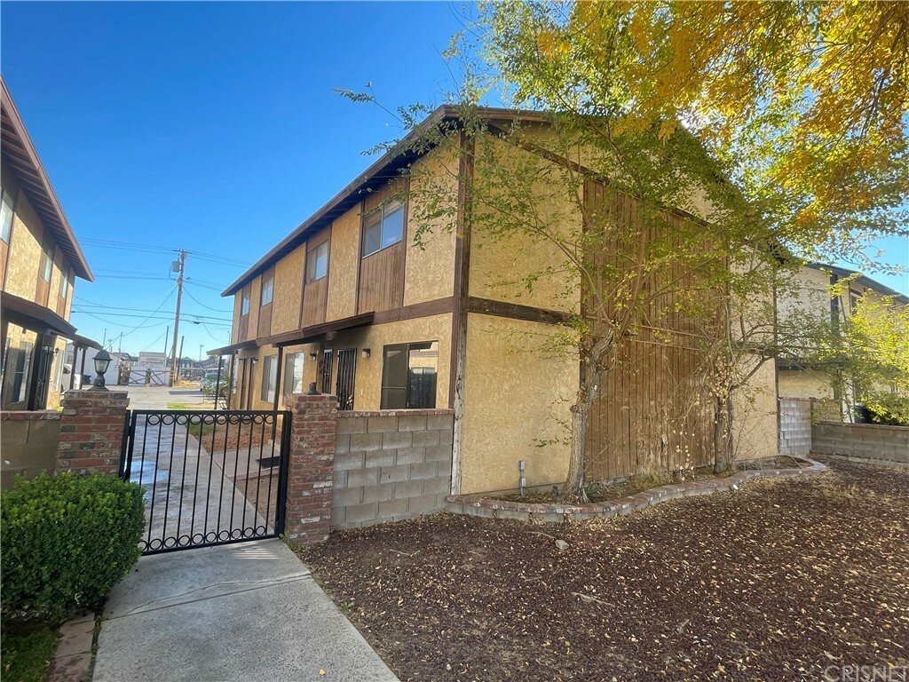 Property Photo:  44648 Beech Avenue  CA 93534 