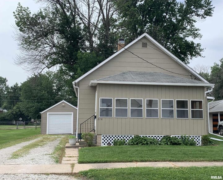 284 E Birch Street  Canton IL 61520 photo