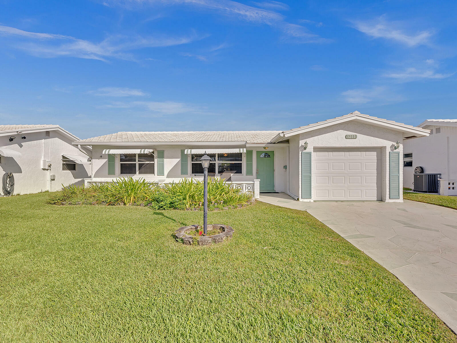 Property Photo:  1211 SW 21st Avenue  FL 33426 