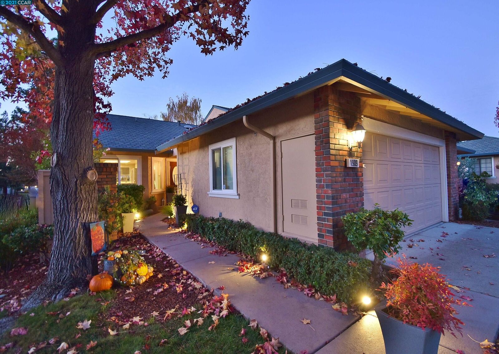 Property Photo:  1909 Via Appia  CA 94598 