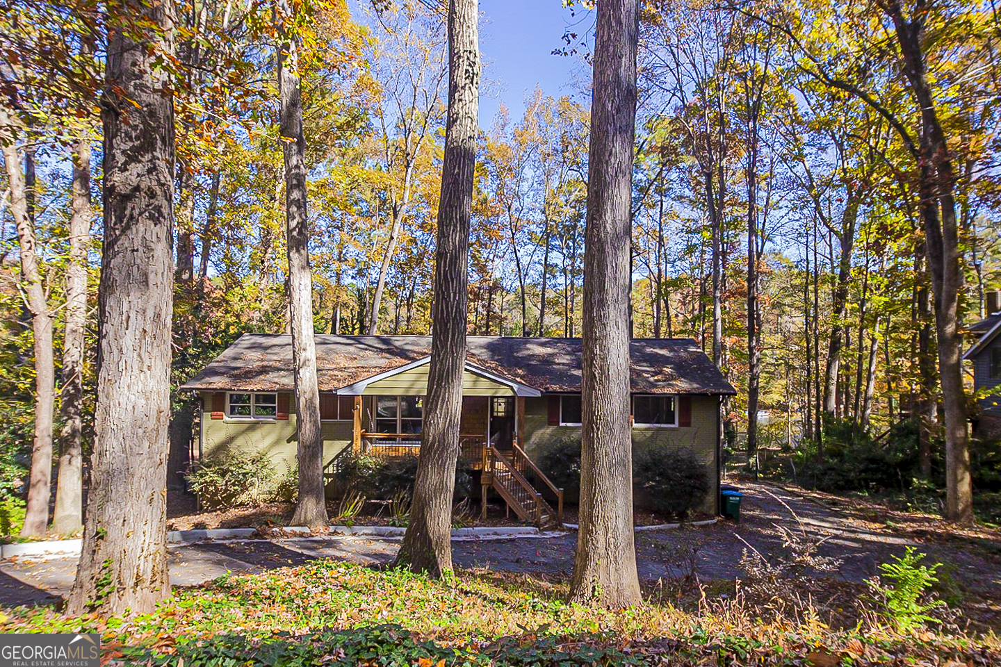 Property Photo:  1842 Lake Lucerne Drive SW  GA 30047 