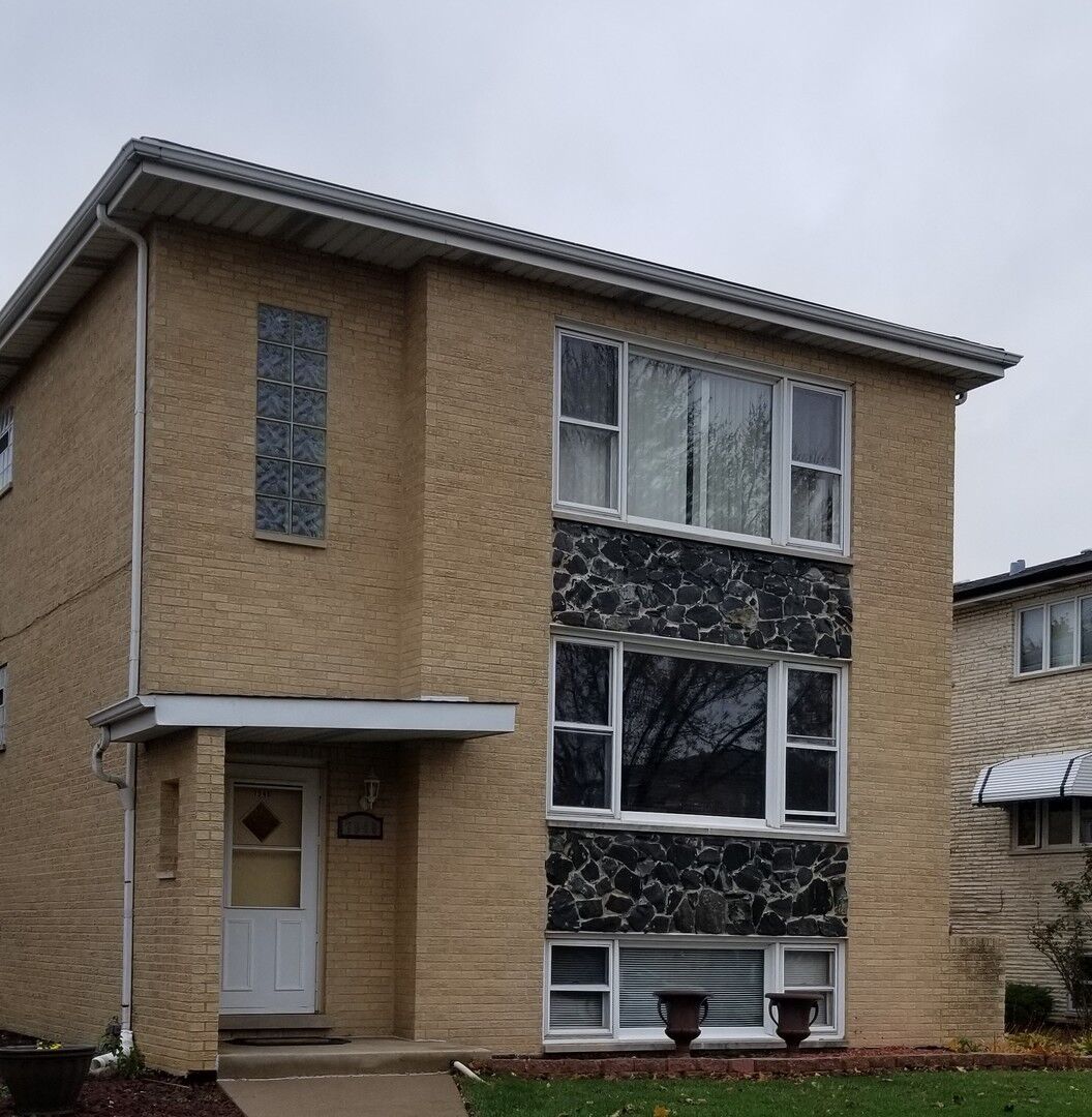 Property Photo: 7946 Nordica Avenue 1 IL 60459