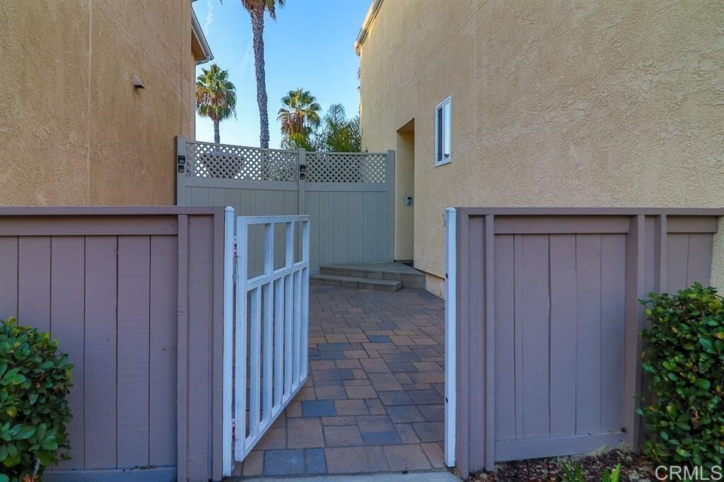 Property Photo: 1009 Caminito Estrella CA 91910