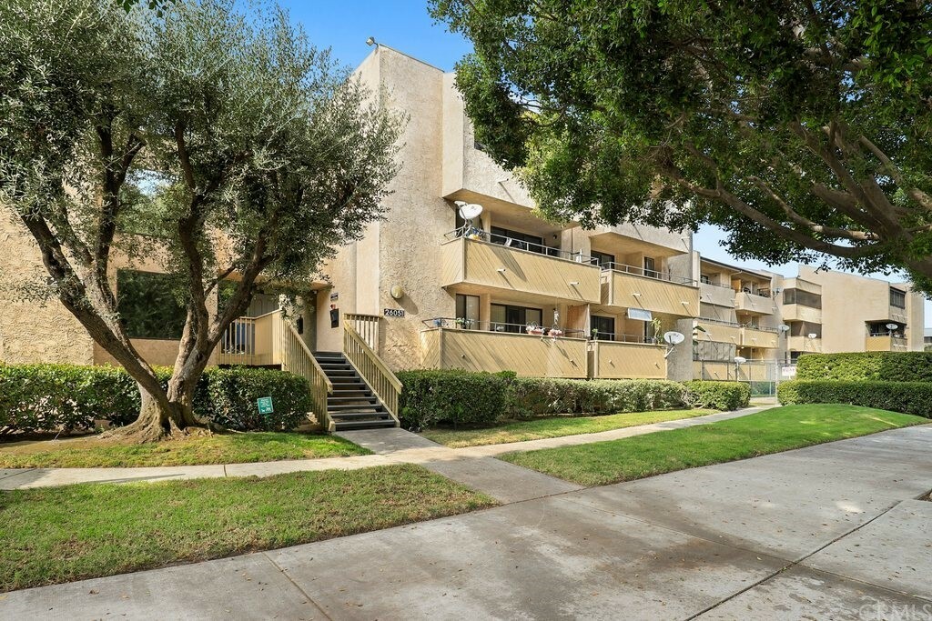 Property Photo:  26051 S Vermont Avenue 305C  CA 90710 