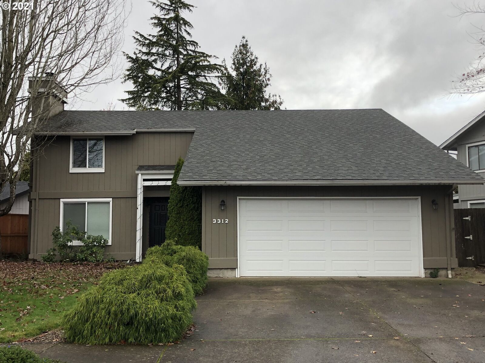 Property Photo: 3312 Honeywood St OR 97408