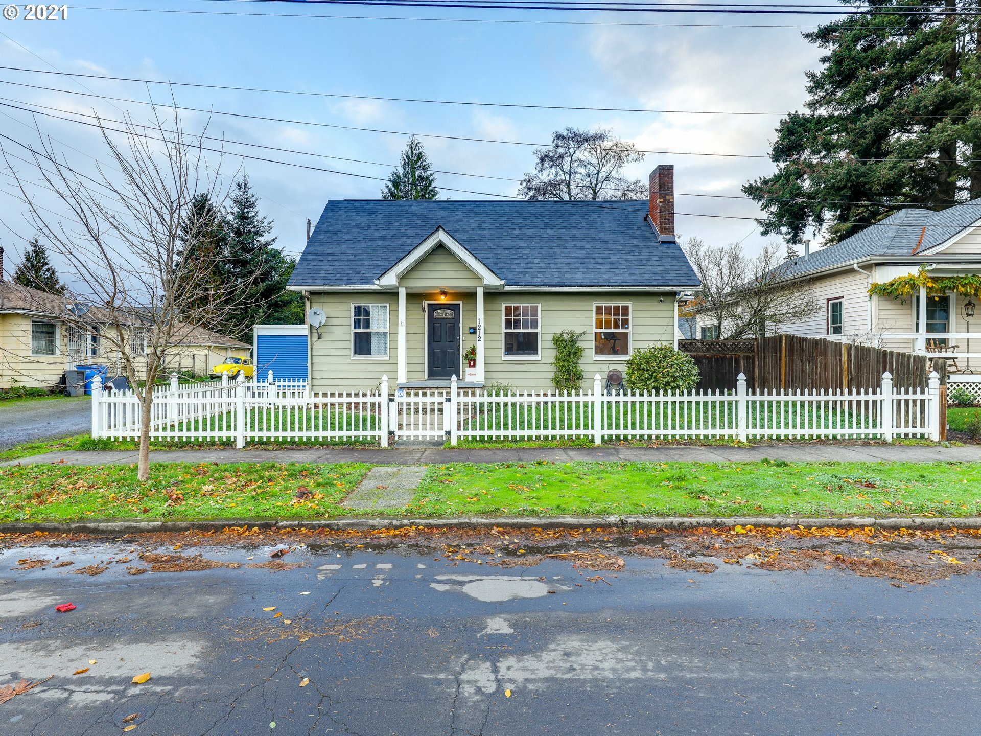 Property Photo: 1212 E 29th St WA 98663