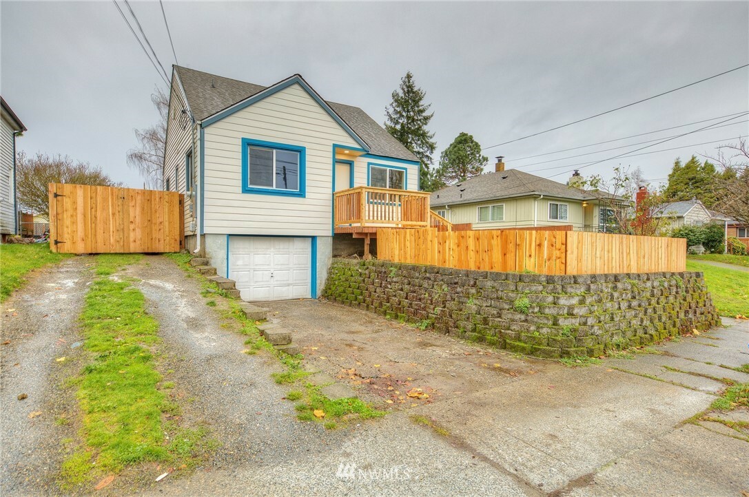 Property Photo:  4820 S Thompson Avenue  WA 98408 