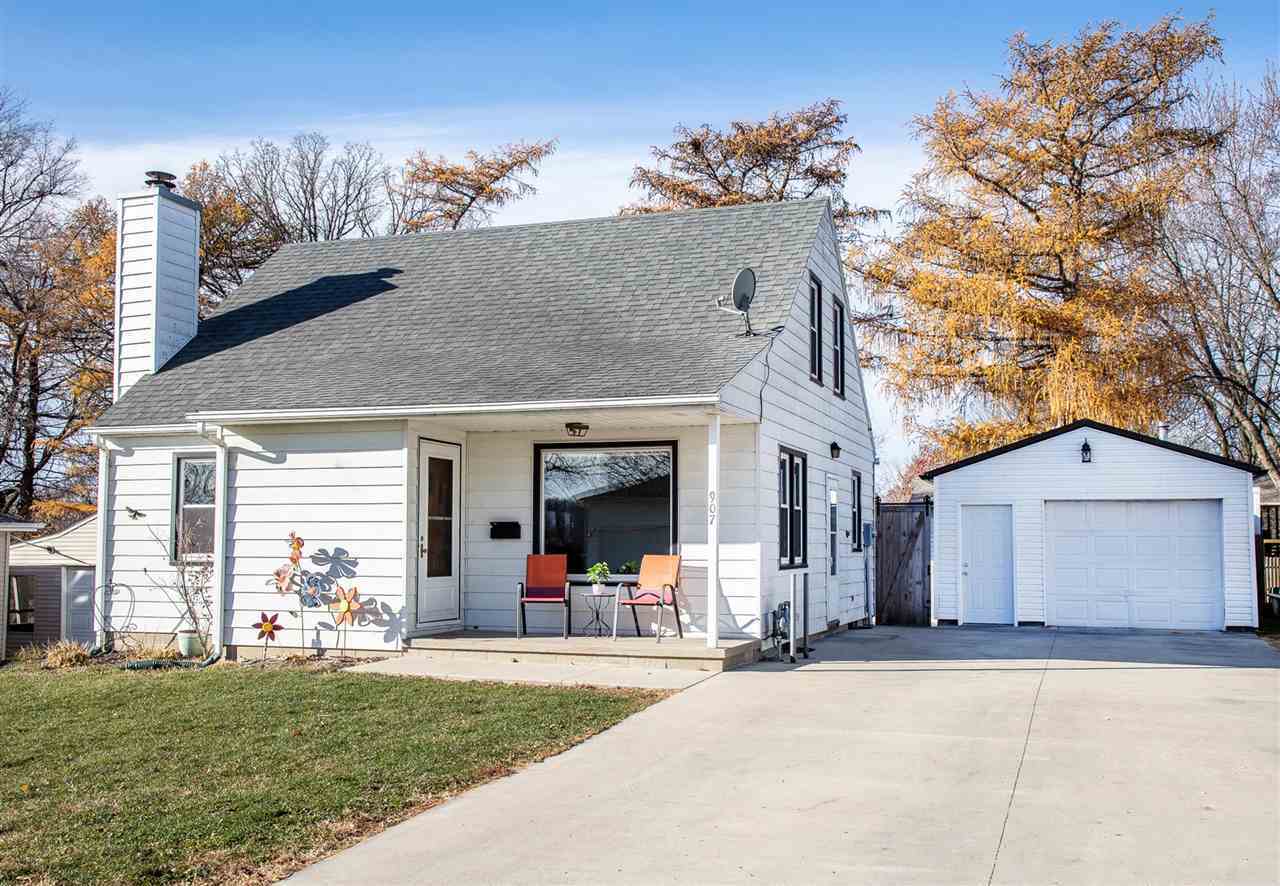 Property Photo:  907 4th St NW  IA 50677 