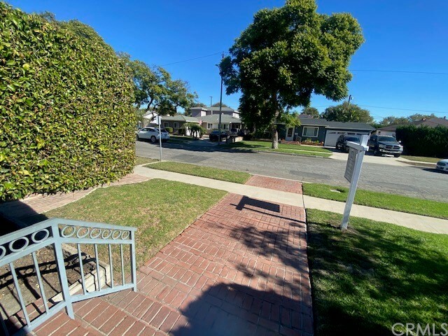 Property Photo:  2219 Ocana Avenue  CA 90815 