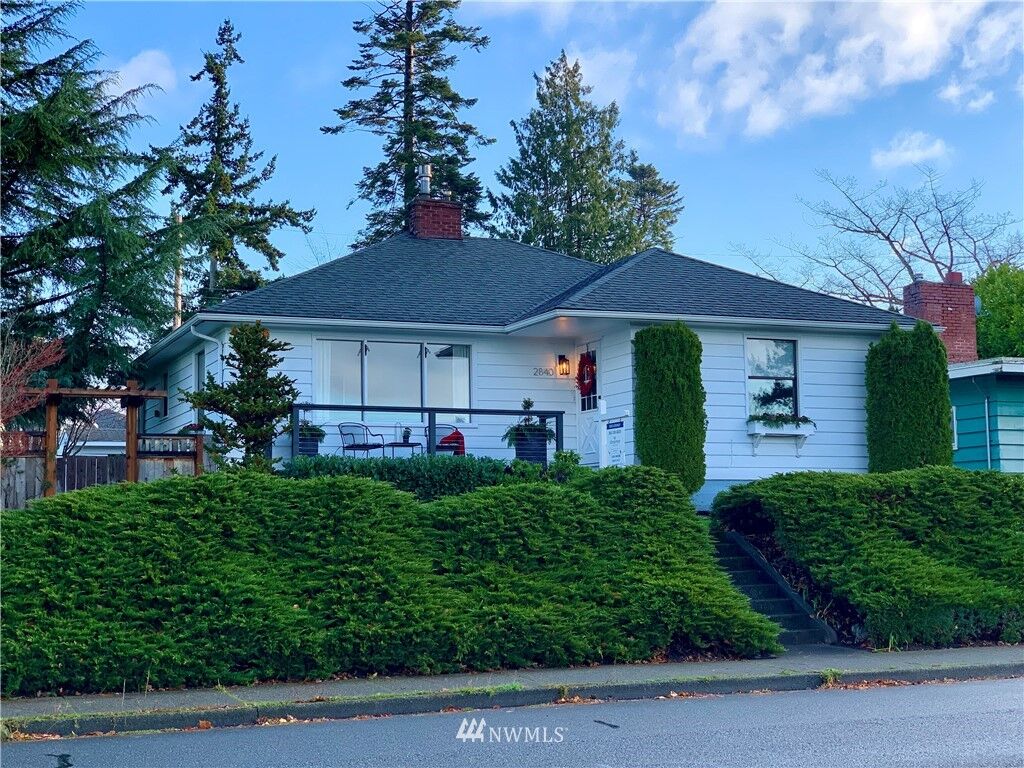 Property Photo:  2840 Cornwall Avenue  WA 98225 