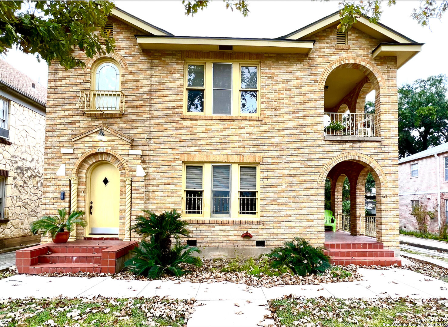 Property Photo: 325 E Rosewood Ave TX 78212