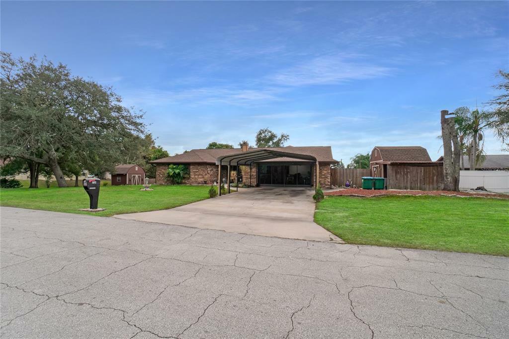 Property Photo: 731 Tulip Court FL 32725