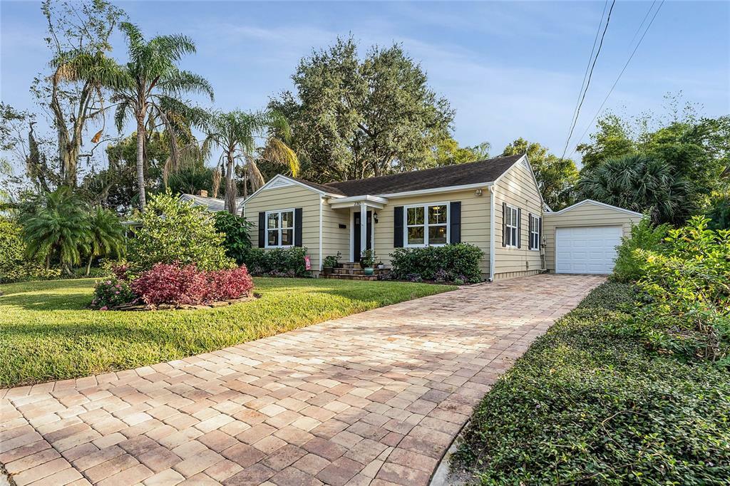 Property Photo:  230 E Esther Street  FL 32806 