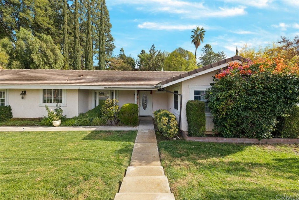 Property Photo:  2560 Mountain Lane  CA 91784 