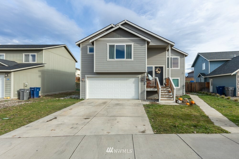 Property Photo:  1919 W Peakview Drive  WA 98926 