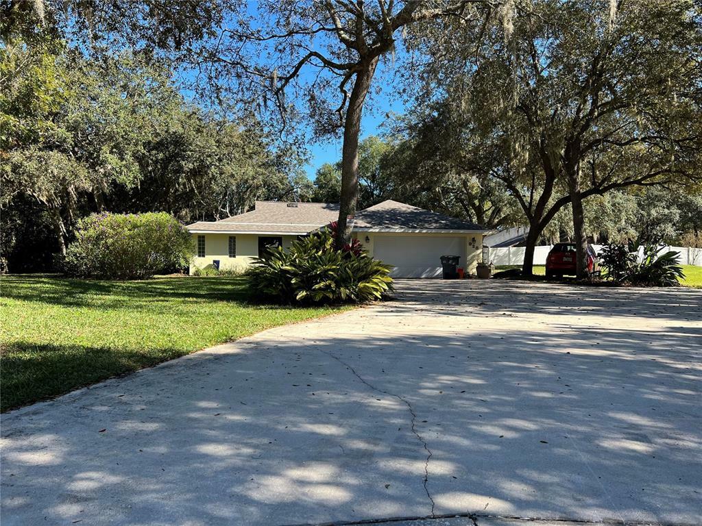 Property Photo:  928 Country Lake Circle  FL 33898 