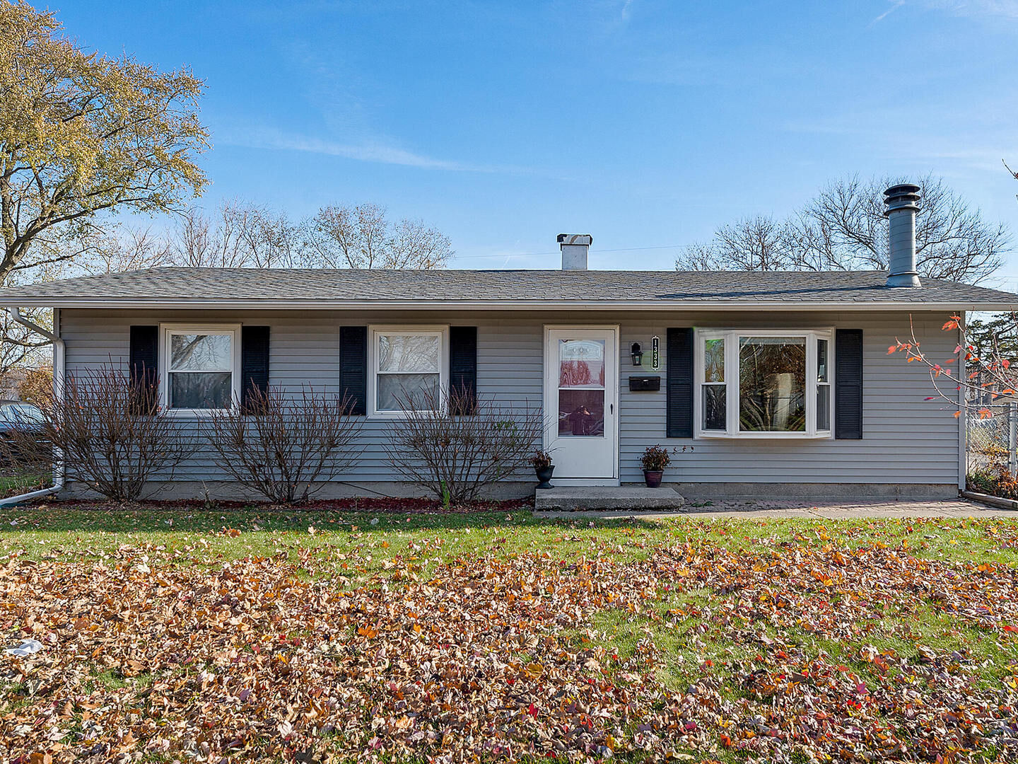 Property Photo:  1333 N Russell Avenue  IL 60506 
