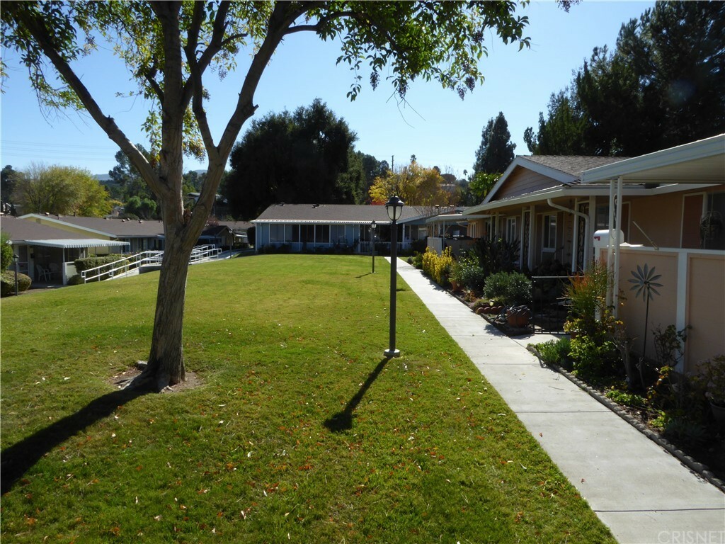 Property Photo:  19220 Avenue Of The Oaks D  CA 91321 