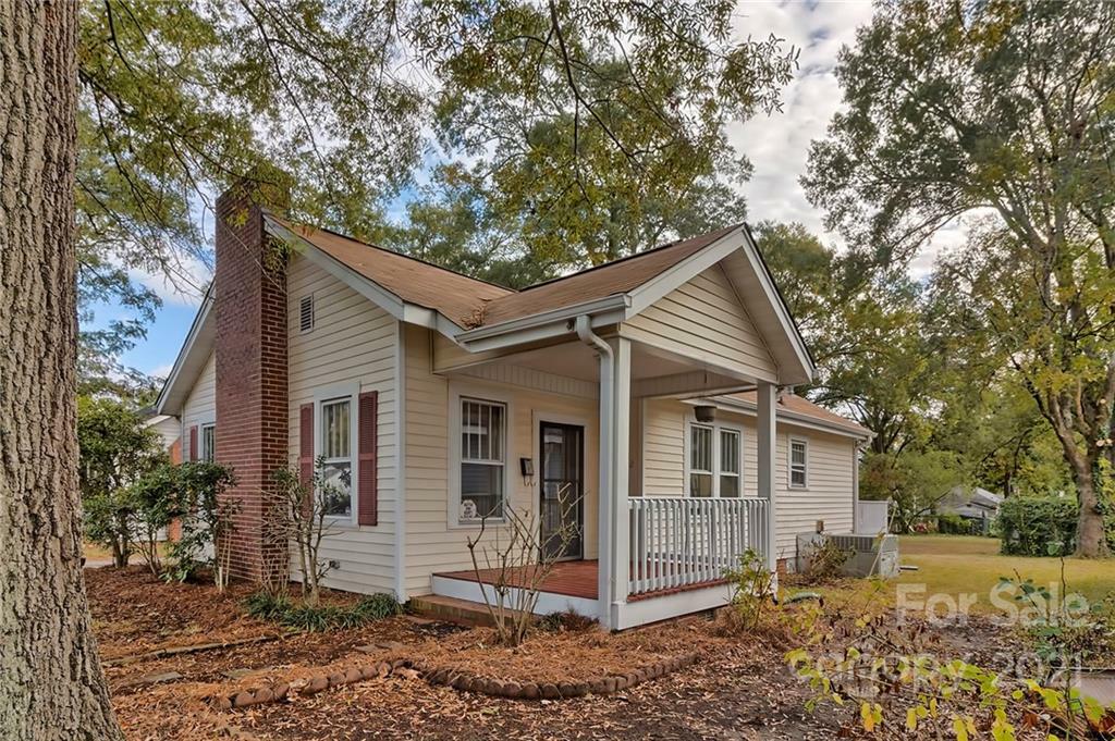 Property Photo:  552 Black Street E  SC 29730 