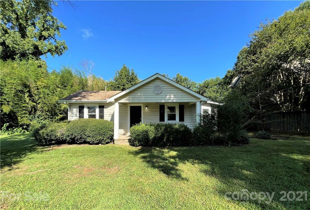 Property Photo: 621 Peachtree Road NC 28216